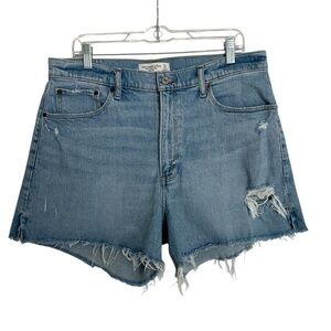 Abercrombie & Fitch High Rise Light Blue Distressed 4” Mom Short EUC 32/14